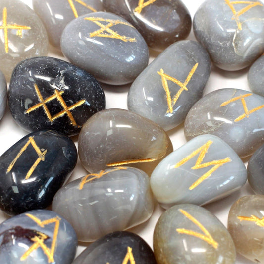 Grey Agate Rune Stone Set – 11x9 CM Pouch grey agate stones with engraved gold rune symbols, close-up