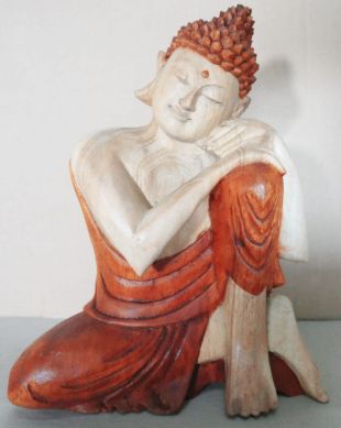 Alt Tag: Hand-Carved Buddha Statue – 25 CM Thinking Pose, hand-carved wooden Buddha in reflective pose with red robe, natural wood grain
