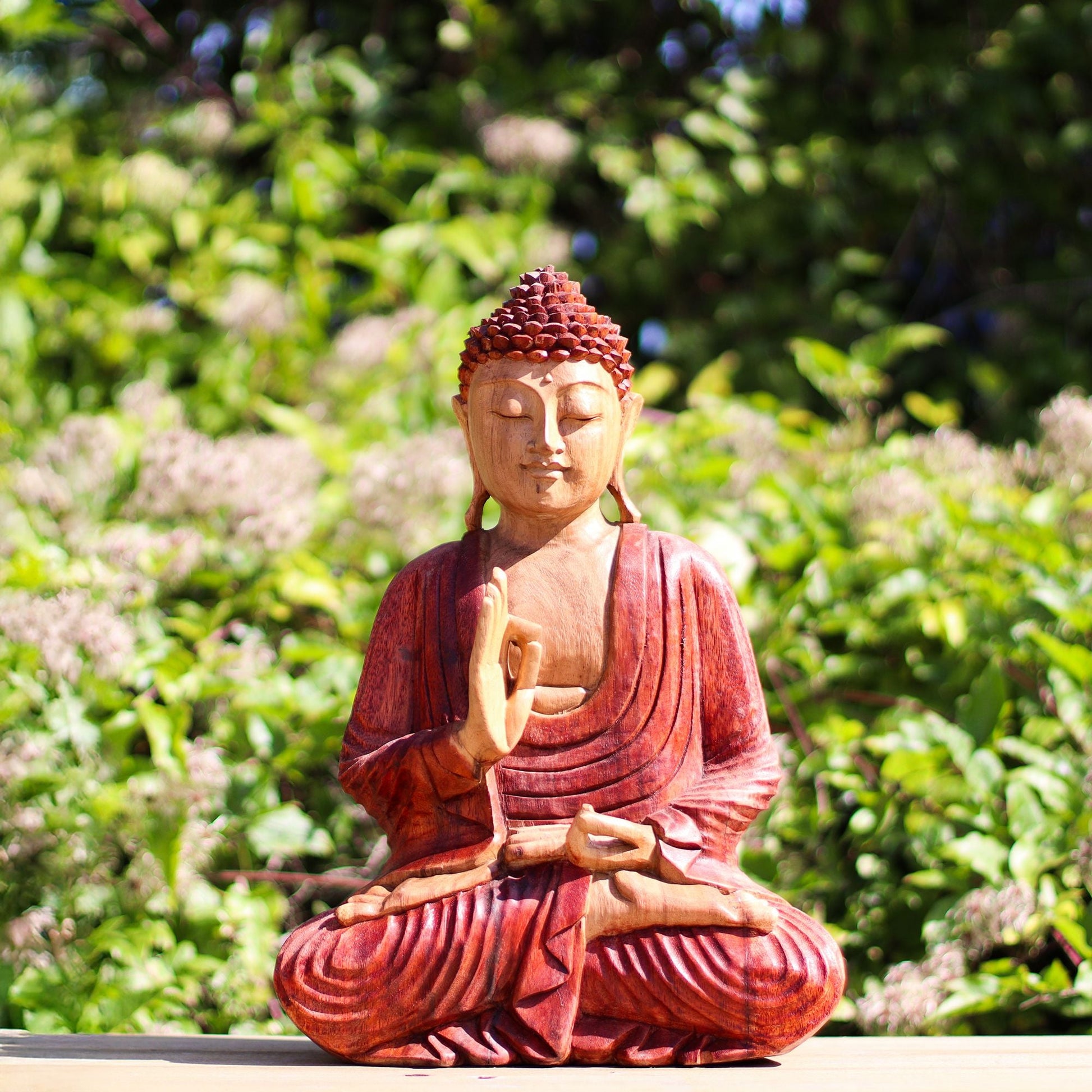 Alt Tag: Handskuren Buddhastaty – 30 CM Teaching Transmission i hållbart trä, sittande Buddha med undervisningsmudra, handskuren finish