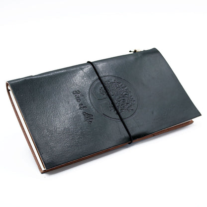Alt Tag: Handgjord läderjournal – Tree of Life, grön (80 sidor), äkta läderomslag med Tree of Life-prägling, 22x12 cm