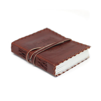 Handgjord läderanteckningsbok med omlag – 12x15,5 CM brun läderanteckningsbok med omlag, med sömmar och rem, bärbar handgjord journal