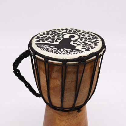 Alt Tag: Handmade Wide Top Djembe Drum – 25 CM con parche de piel de cabra y cuerda tensada, diseño árbol de la vida, acabado madera