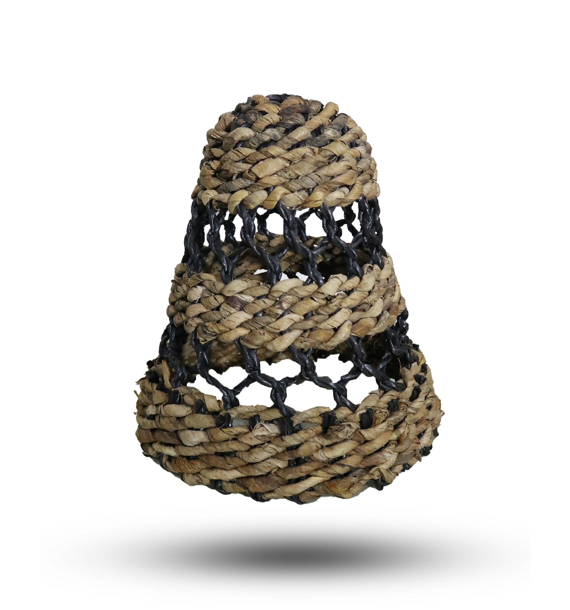 Handvävda lampskärmar i bananblad & raffia – set med 3 naturliga, vävda lampskärmar i bananblad och raffia, svart- och naturfärgad design