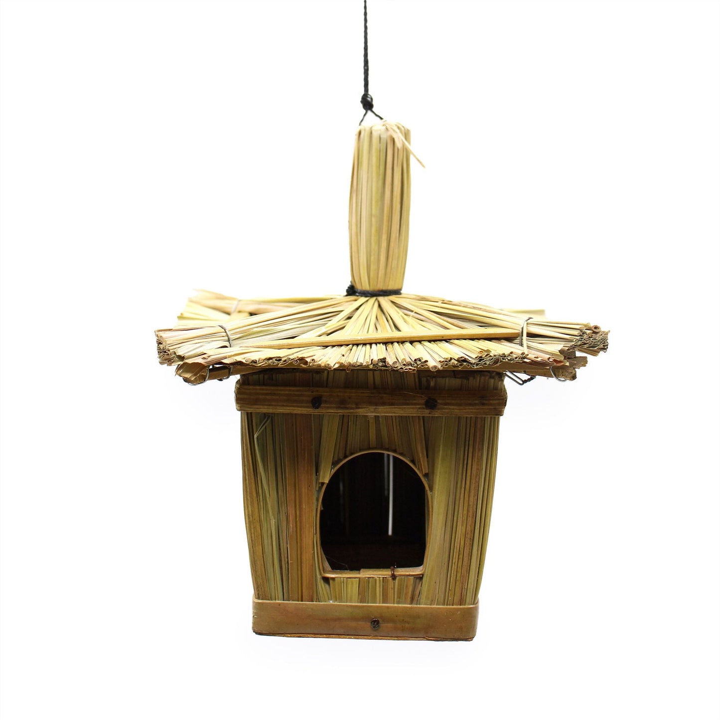 Alt Tag: Handwoven Seagrass Bird Box – 18x13 CM hanging birdhouse with round entrance, woven seagrass and bamboo design