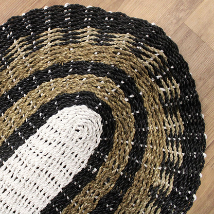 Alt Tag: Handwoven Seagrass Rug – Black & White Classic 60x120 CM, alfombra ovalada de algas marinas tejida a mano en negro, blanco y natural