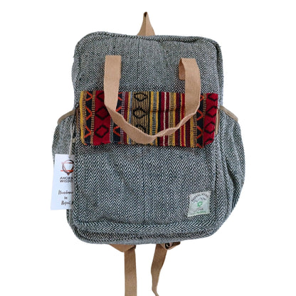 Alt Tag: Hemp & Cotton Adventure Backpack – Annapurna Design mochila de cáñamo y algodón con panel tejido frontal y correas ajustables