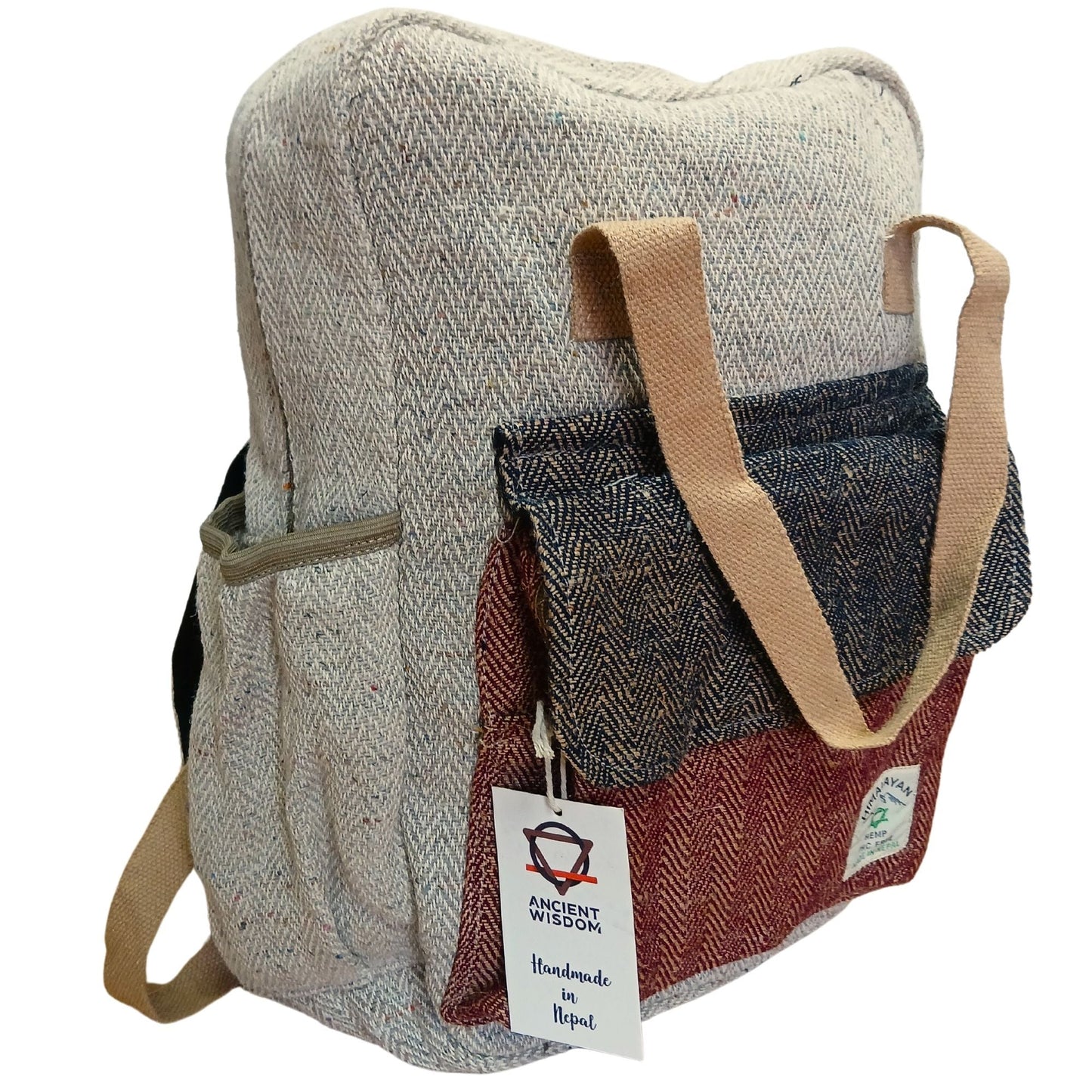 Alt Tag: Äventyrsryggsäck i hampa & bomull – Kathmandu Design i naturlig hamp-/bomullscanvas, boxig silhuett med framficka och bärhandtag