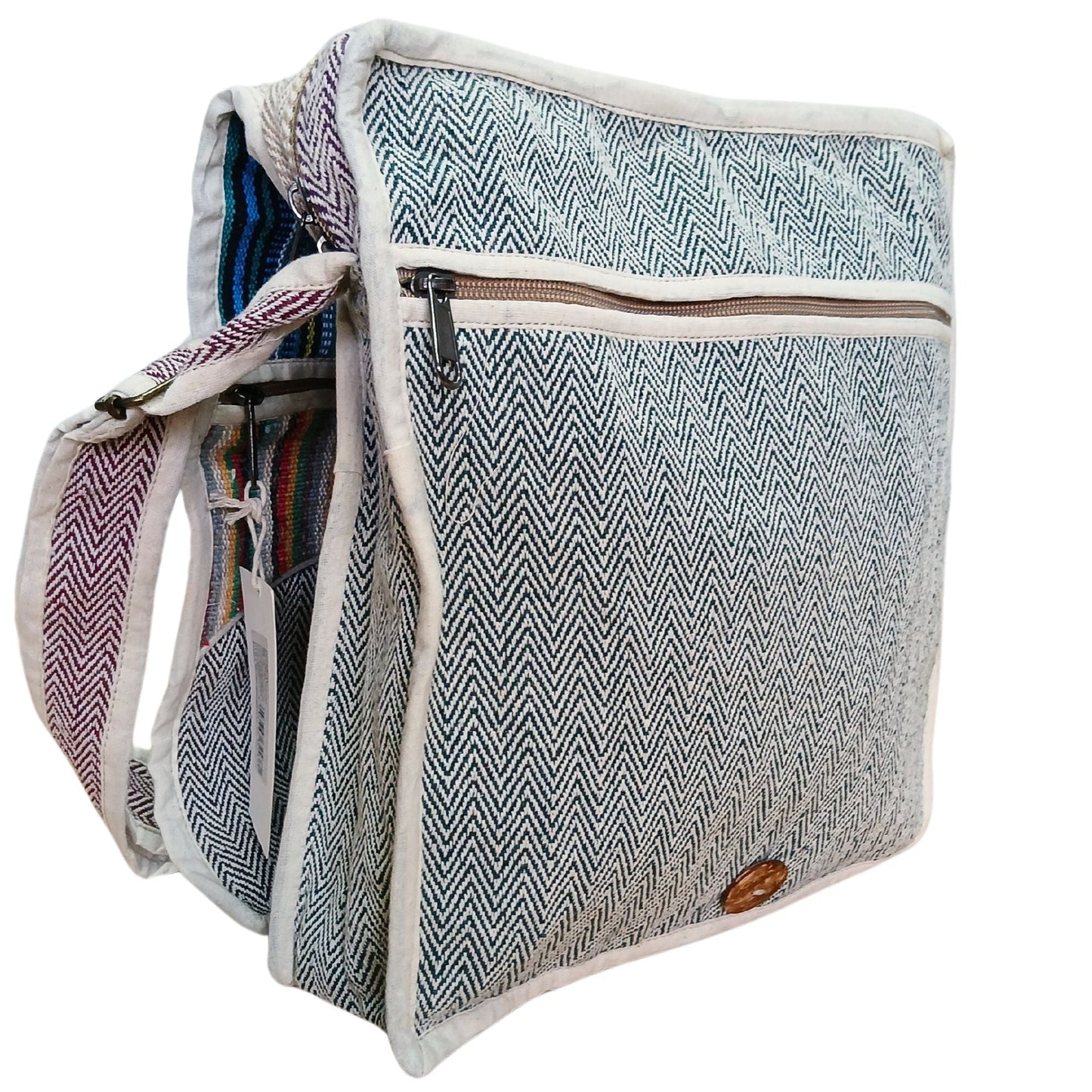 Alt Tag: Laptop-messengerbag i hampa & bomull – Curves Edition med kurvad design, hemp-cotton-canvas, framficka med dragkedja och justerbar axelrem