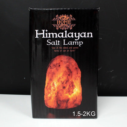 Caja del producto de Lámpara de Sal de Cristal del Himalaya – 1.5–2KG mostrando una lámpara de sal del Himalaya iluminada y la etiqueta de tamaño 1.5-2KG