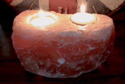 Portavelas de sal del Himalaya – Doble encanto de tealights, portavelas de sal rosa tallado a mano con dos velas tealight encendidas para una decoración cálida y acogedora con luz ambiental