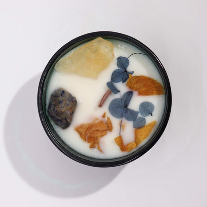 Alt-tagg: Hope Hare Crystal Magic Flower Candle – The Sun med vitt vax, dekorativa torkade blommor och kristaller i rund behållare