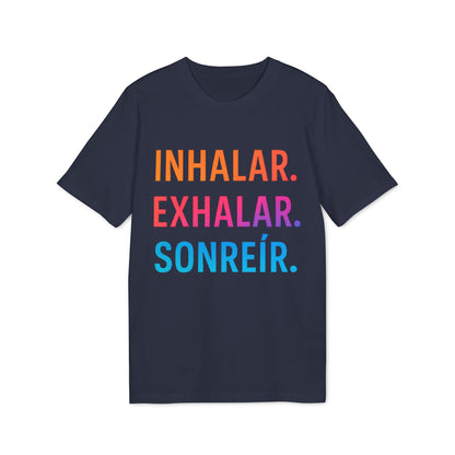 Inhalar Exhalar Sonreír Sostenible Vivir Lento 100% Organic Cotton T-Shirt camiseta azul marino con texto Inhalar Exhalar Sonreír