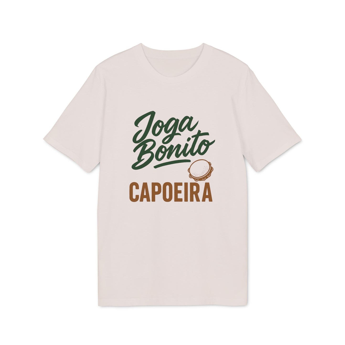 Joga Bonito Capoeria Sustainable Unisex Tee en color crema con gráfico “Joga Bonito” y “CAPOEIRA” y pequeño tambor