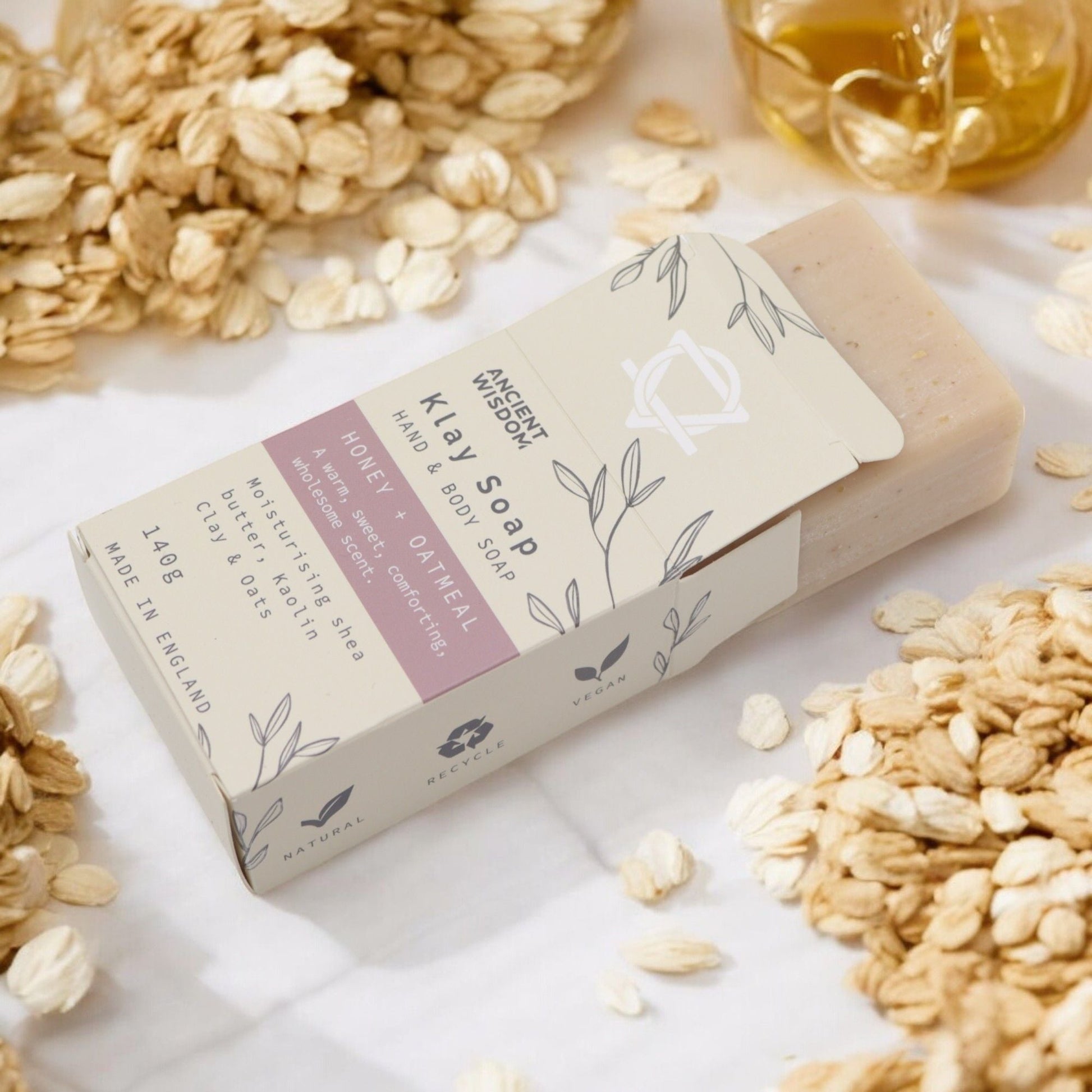 Kaolin Clay Soap – Honey Oatmeal 145G barra de jabón artesanal en caja, con avena y miel alrededor