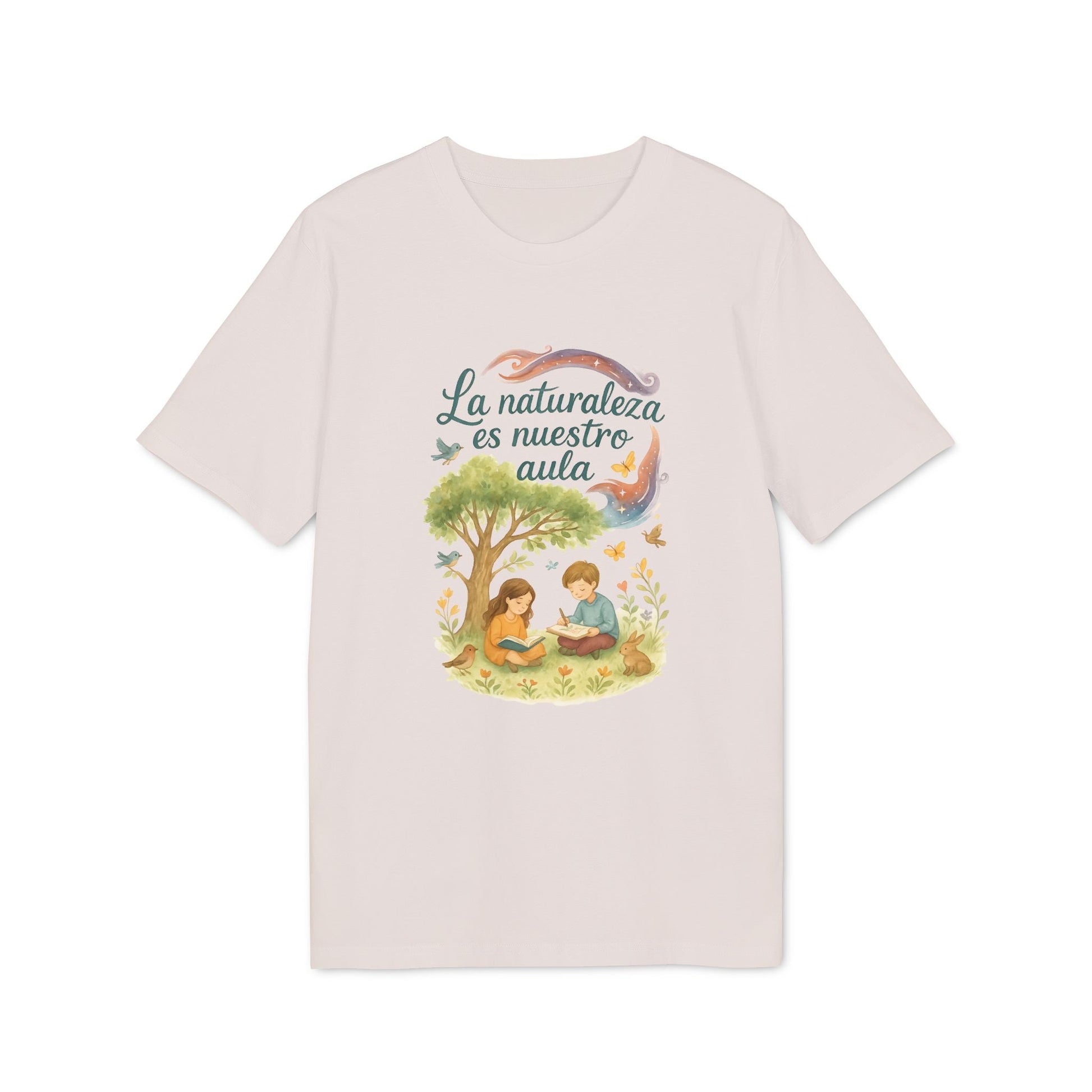 Alt Tag: La Naturaleza Es Nuestra Aula Organica Sustainable Unisex Tee camiseta unisex orgánica sostenible con ilustración de niños leyendo