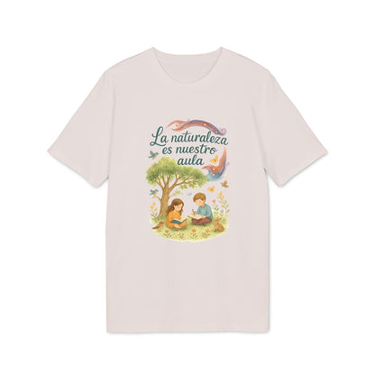 Alt Tag: La Naturaleza Es Nuestra Aula Organica Sustainable Unisex Tee camiseta unisex orgánica sostenible con ilustración de niños leyendo
