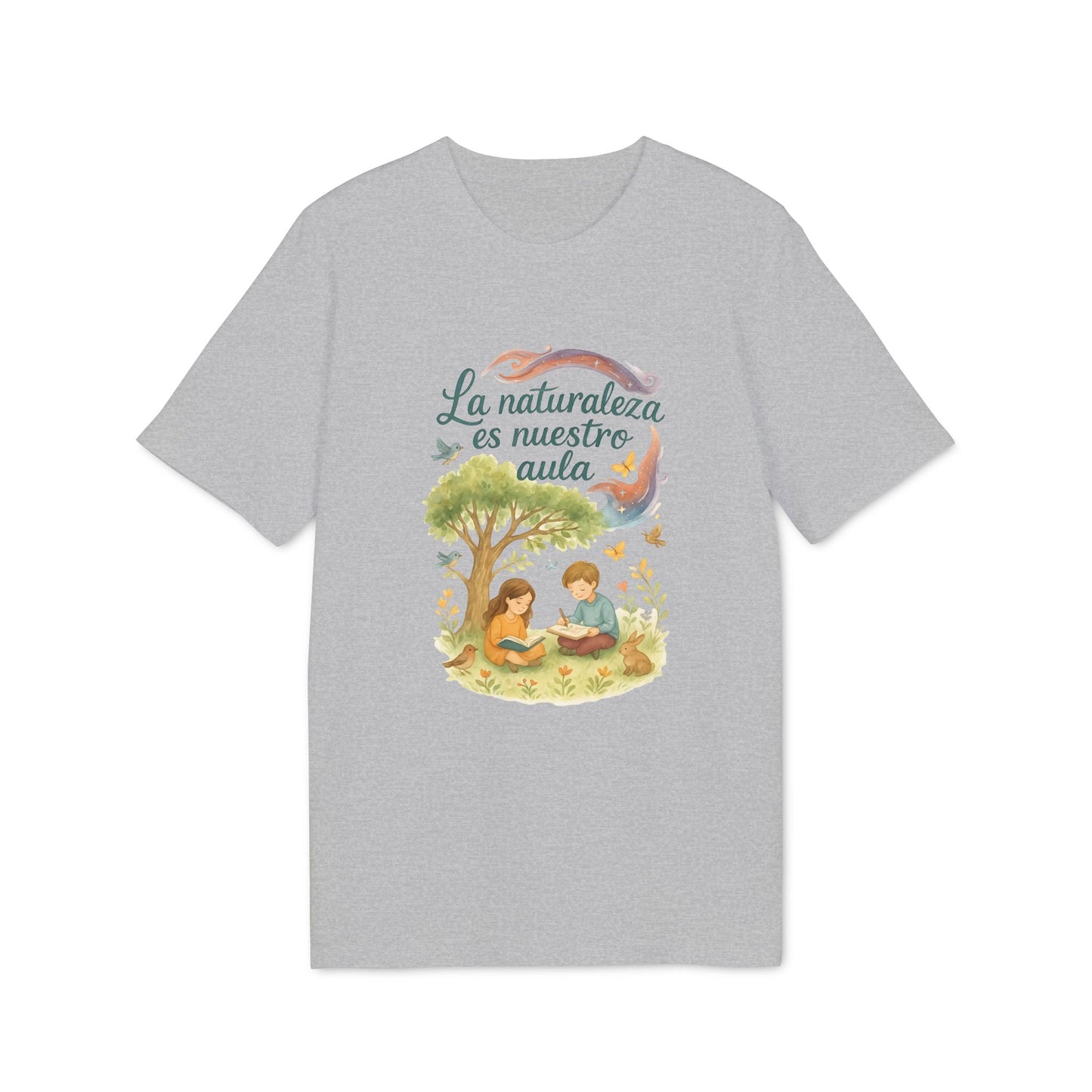 La Naturaleza Es Nuestra Aula Organica Sustainable Unisex Tee camiseta gris con ilustración de niños leyendo en la naturaleza