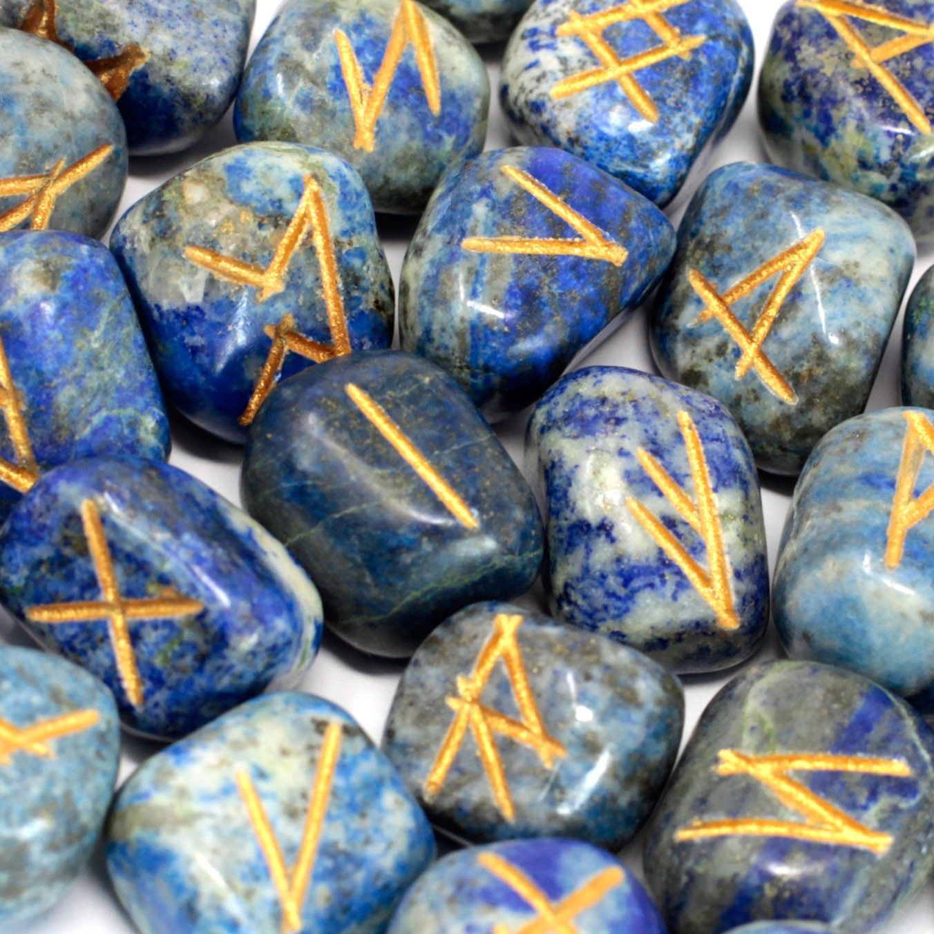 Lapis Gemstone Rune Set – 11x9 CM, piedras de lapislázuli pulidas con símbolos rúnicos grabados en dorado