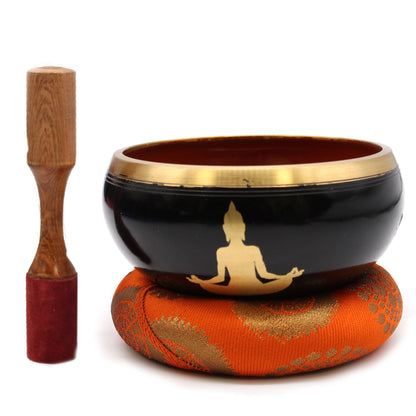 Stort set med Buddha-sångskål – svart/orange 14 CM svart och orange sångskål med Buddha-motiv, träklubba och orange kudde
