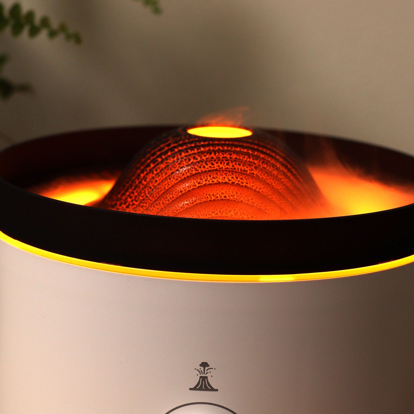 Large Volcano Effect Aroma Diffuser (Plug) – Two Colours con efecto niebla tipo volcán y luz cálida, vista de cerca
