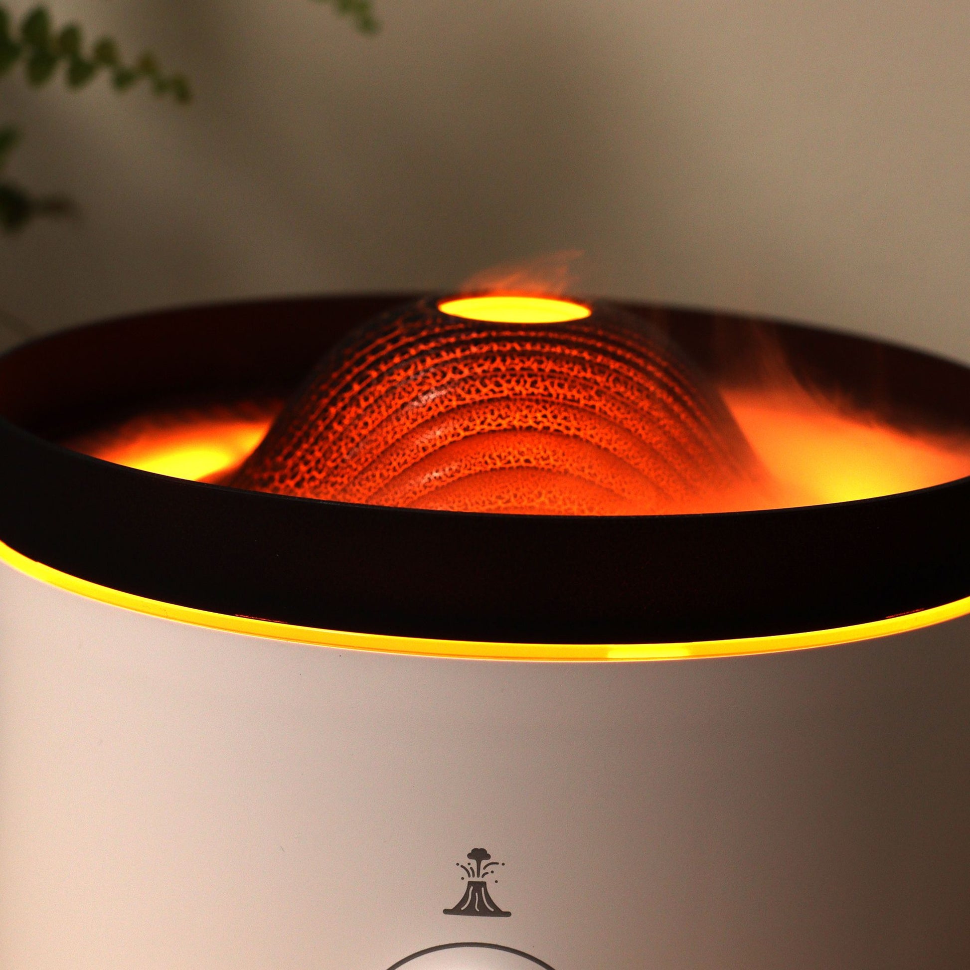 Large Volcano Effect Aroma Diffuser (Plug) – Two Colours con efecto niebla tipo volcán y luz cálida, vista de cerca