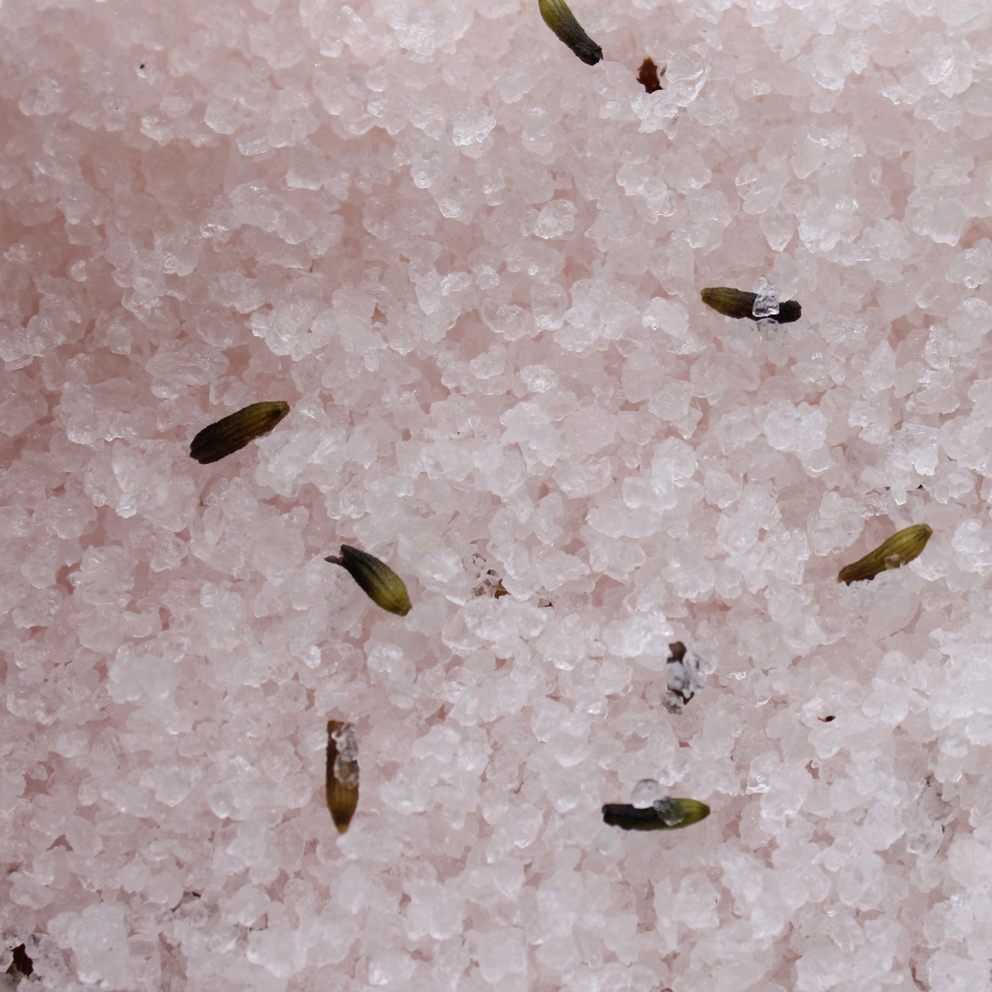 Lavender Himalayan Bath Salt – Relax 500G pink Himalayan salt crystals with lavender buds close-up