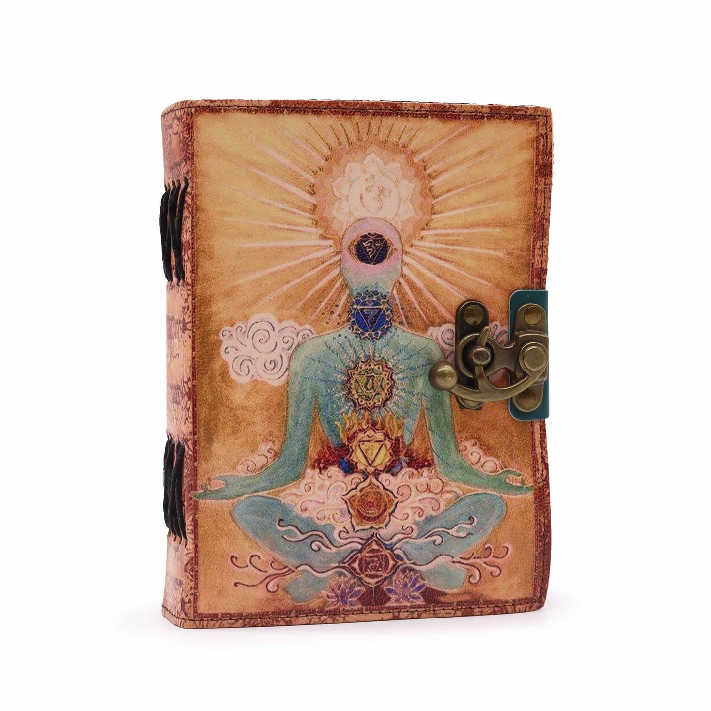 Alt Tag: Lädern anteckningsbok “Buddha Seven Chakra” med råkant (7×5"), läderjournal med präglad mediterande Buddha och chakrasymboler, stängning med spänne