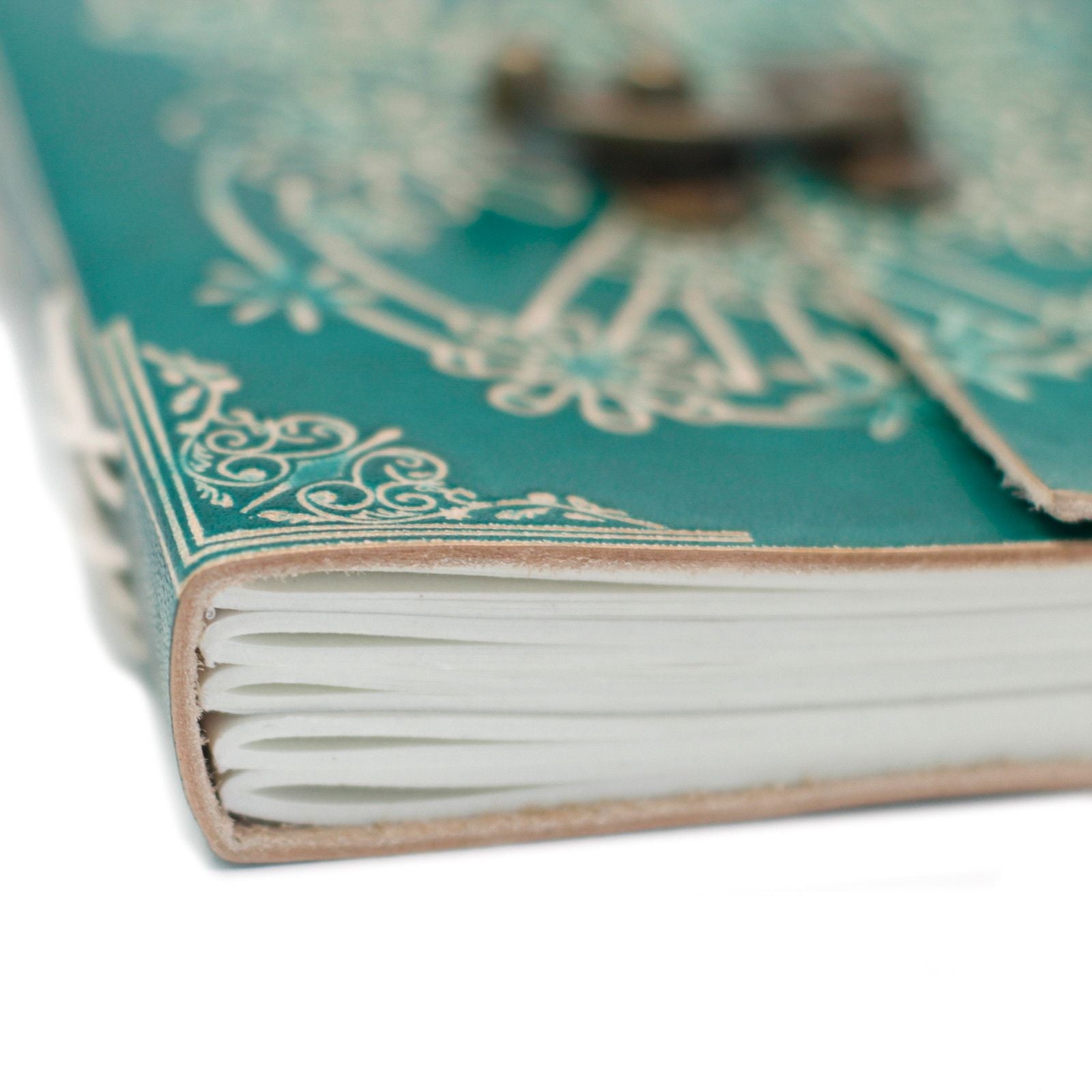 Alt Tag: Leather Green Peace Notebook with Lock – 18 × 13 CM, close-up of green leather cover with embossed motif, metal lock and pages