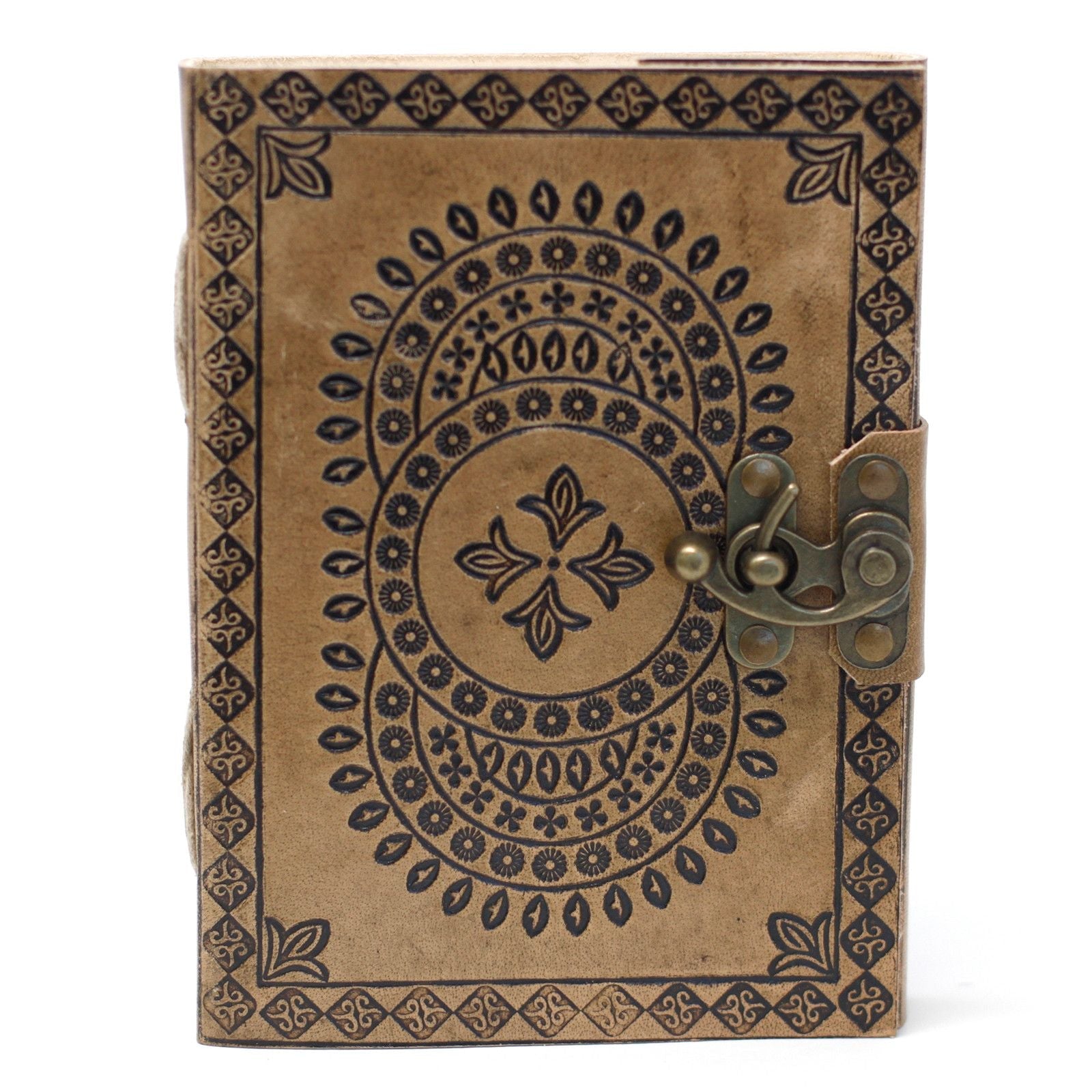 Alt Tag: Leather Mandala Notebook – 200 Pages, 18x13 CM, cuaderno de cuero con diseño mandala grabado y cierre metálico