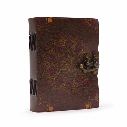 Alt Tag: Leather Mandala Notebook – 18x13 CM cuaderno de cuero genuino con diseño mandala de loto, cierre metálico y cordón lateral