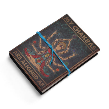 Cuaderno de cuero – My Chakras Are Aligned AF 17.5x13 CM cuaderno de cuero auténtico con diseño de portada de diosa de los chakras y banda elástica azul