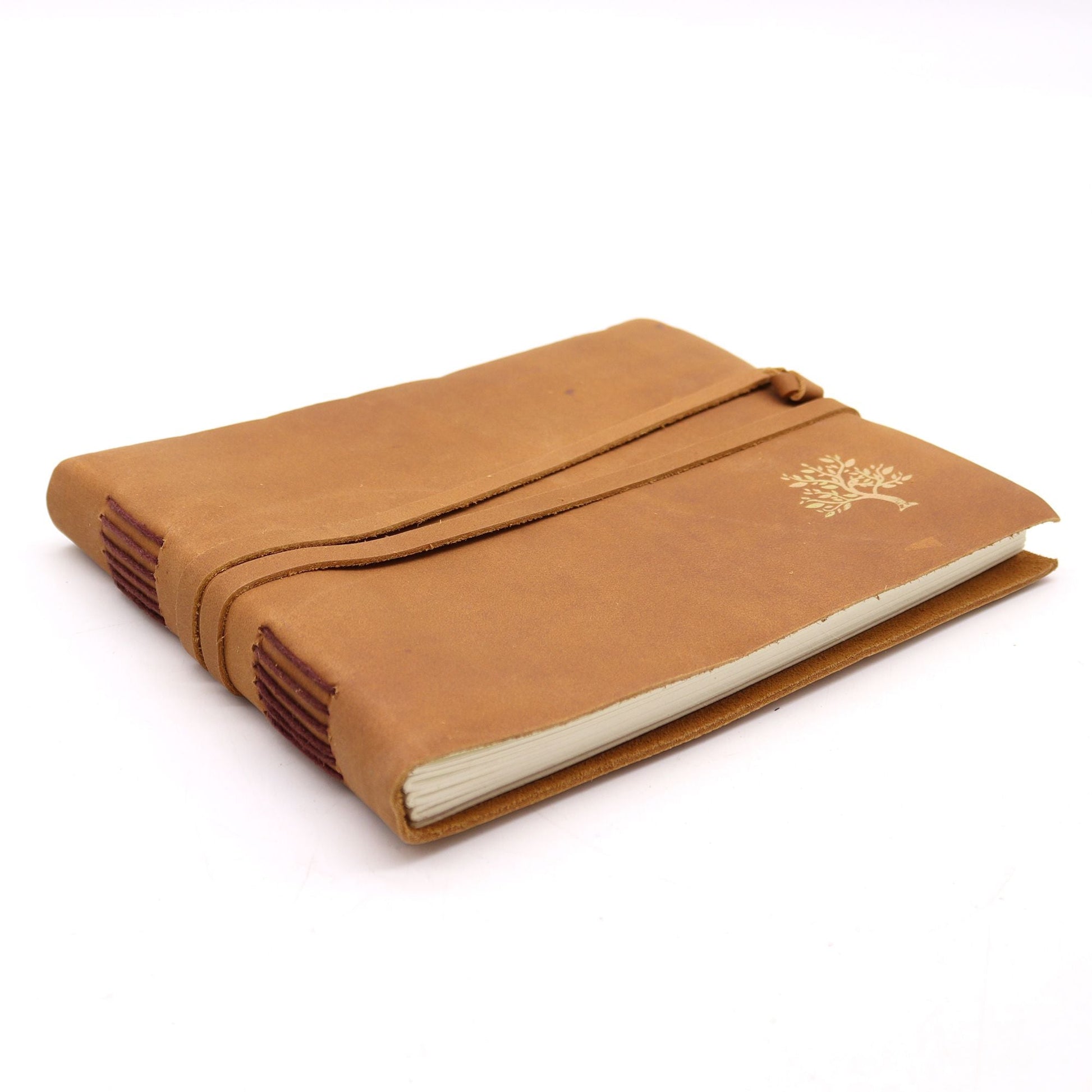 Läderskissbok – Golden Tree Design (144 sidor, 18 × 23 CM), handgjord anteckningsbok i äkta läder med omlottstängning och detalj med gyllene träd