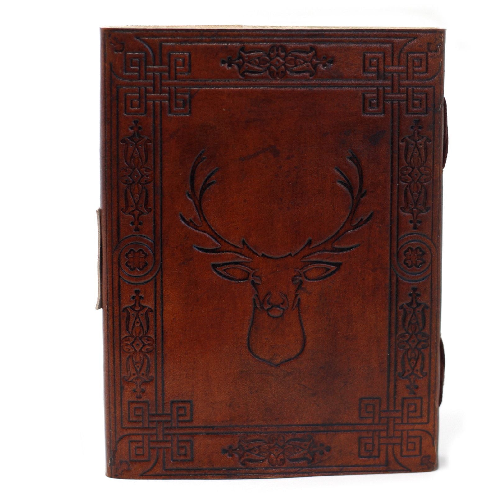 Alt Tag: Leather Stag Notebook – 20 × 15 CM cuaderno artesanal de cuero genuino con motivo de ciervo grabado en la portada marrón
