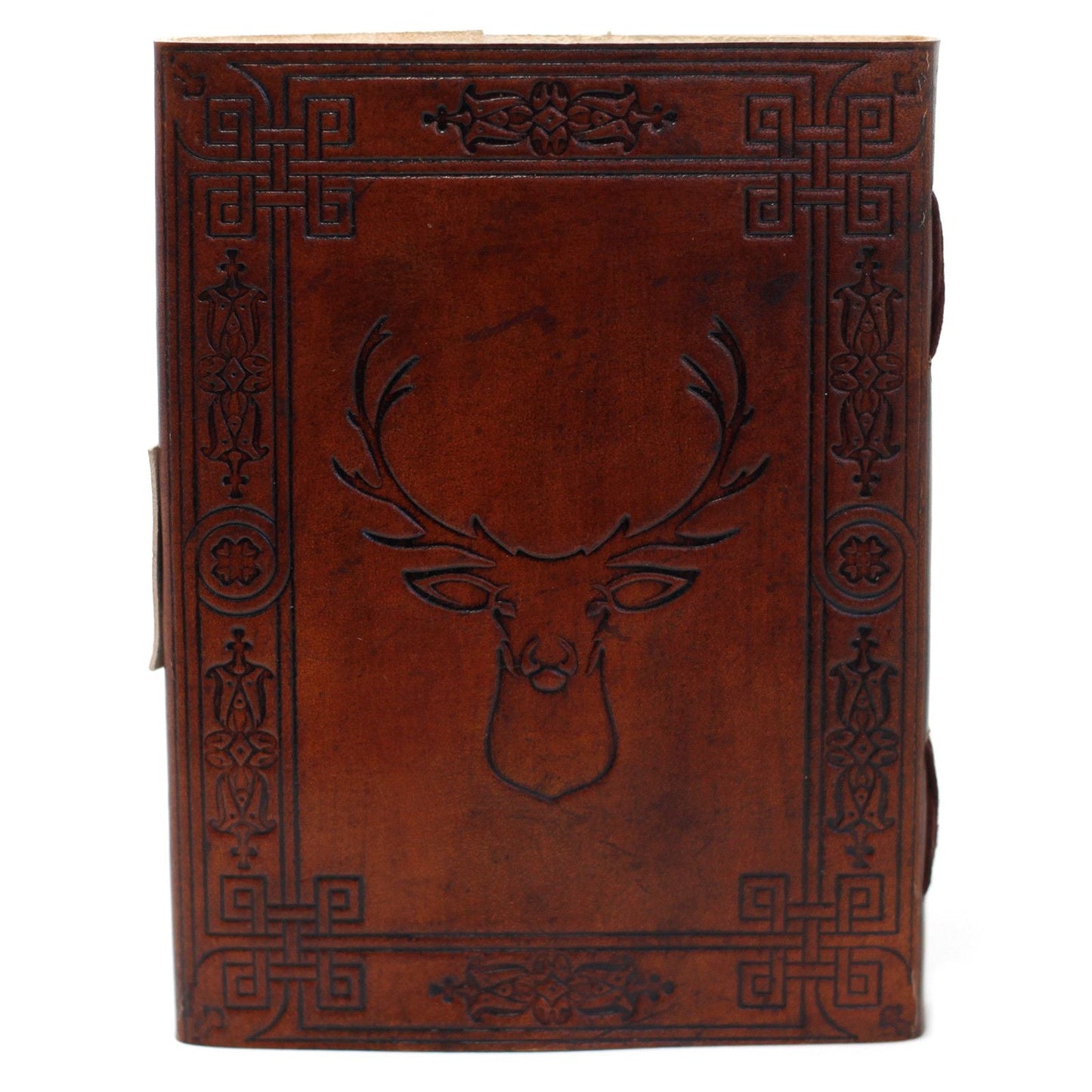 Alt Tag: Leather Stag Notebook – 20 × 15 CM cuaderno artesanal de cuero genuino marrón con relieve de ciervo, formato 20x15 cm