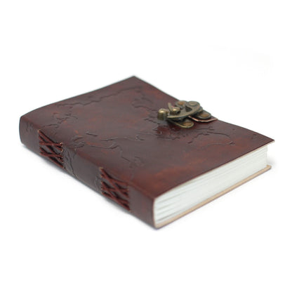 Leather World Map Notebook – 18x13 CM, cuaderno de cuero marrón con mapa en relieve y cierre metálico, hecho en India