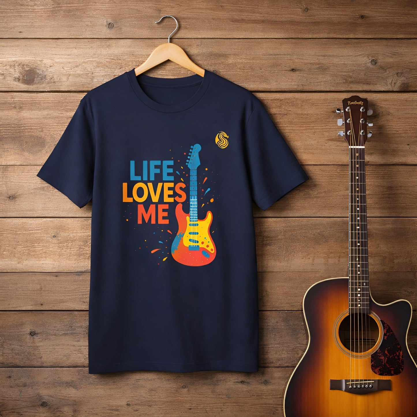 Alt Tag: Camiseta sostenible Unisex Life Loves Me Electric Guitarr Drix en navy, con gráfica de guitarra eléctrica colorida y estampado “LIFE LOVES ME”