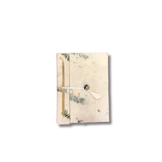 Alt Tag: Lokta Flower-Cover Notebook – Large 12x8 CM handmade Lokta paper notebook with dried flower cover, 45 blank pages