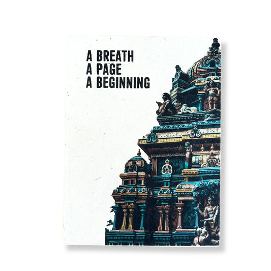 Lokta Inspiration-Notizbuch – 21x15 CM, 45 Blätter, Lesezeichen-Cover mit Tempelillustration und Text „A Breath A Page A Beginning“