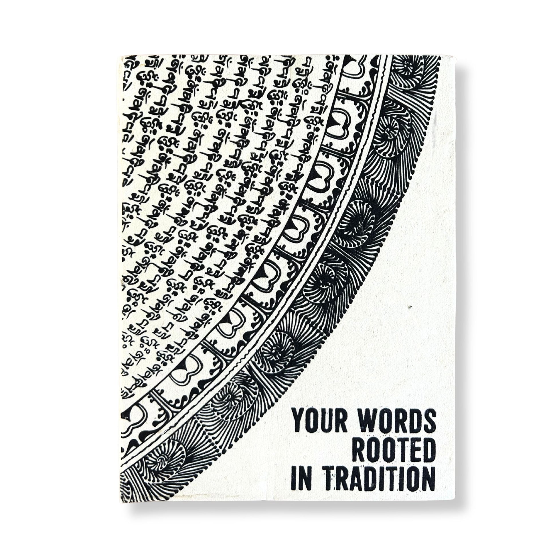 Alt Tag: Lokta Paper Inspiration Notebook – 21x15 CM – 45 Pages con portada blanco y negro, motivo tribal y texto “Your words rooted in tradition”