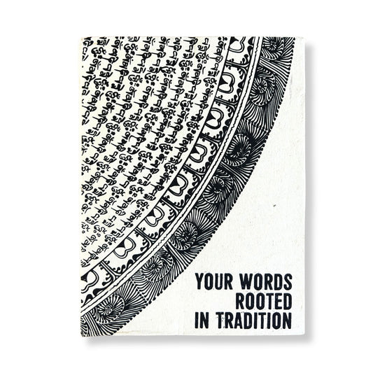 Alt Tag: Lokta Paper Inspiration Notebook – 21x15 CM – 45 Pages con portada blanco y negro, motivo tribal y texto “Your words rooted in tradition”