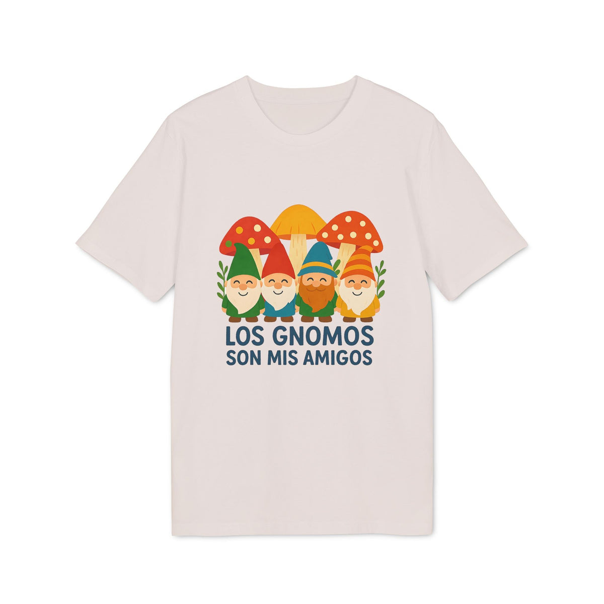 Los Gnomos Son Mis Amigos Organica 100% Organic Cotton T-Shirt, camiseta color crema con ilustración de gnomos y hongos y texto “LOS GNOMOS SON MIS AMIGOS”