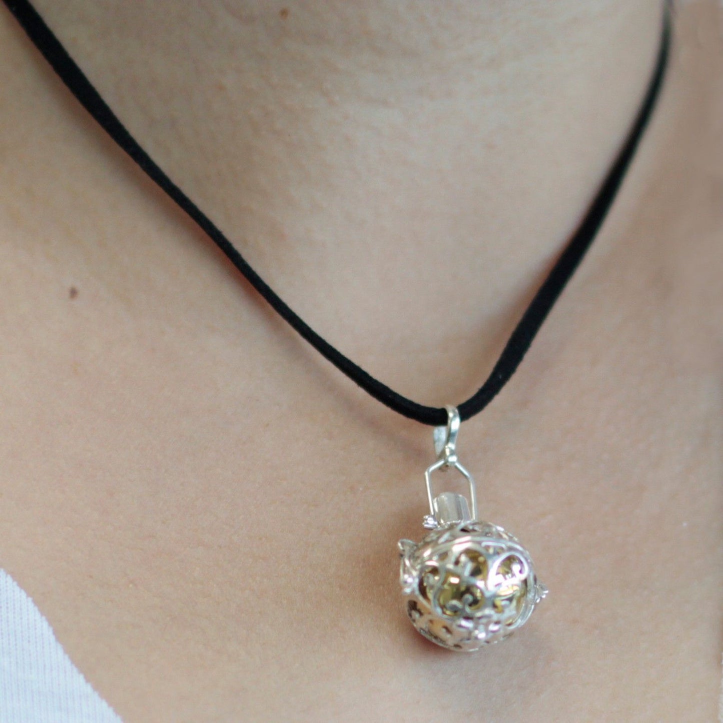 Luxurious Silver Angel Bell – Night-time 18MM collar con colgante de campana de ángel de plata 925, 18 mm, cordón negro