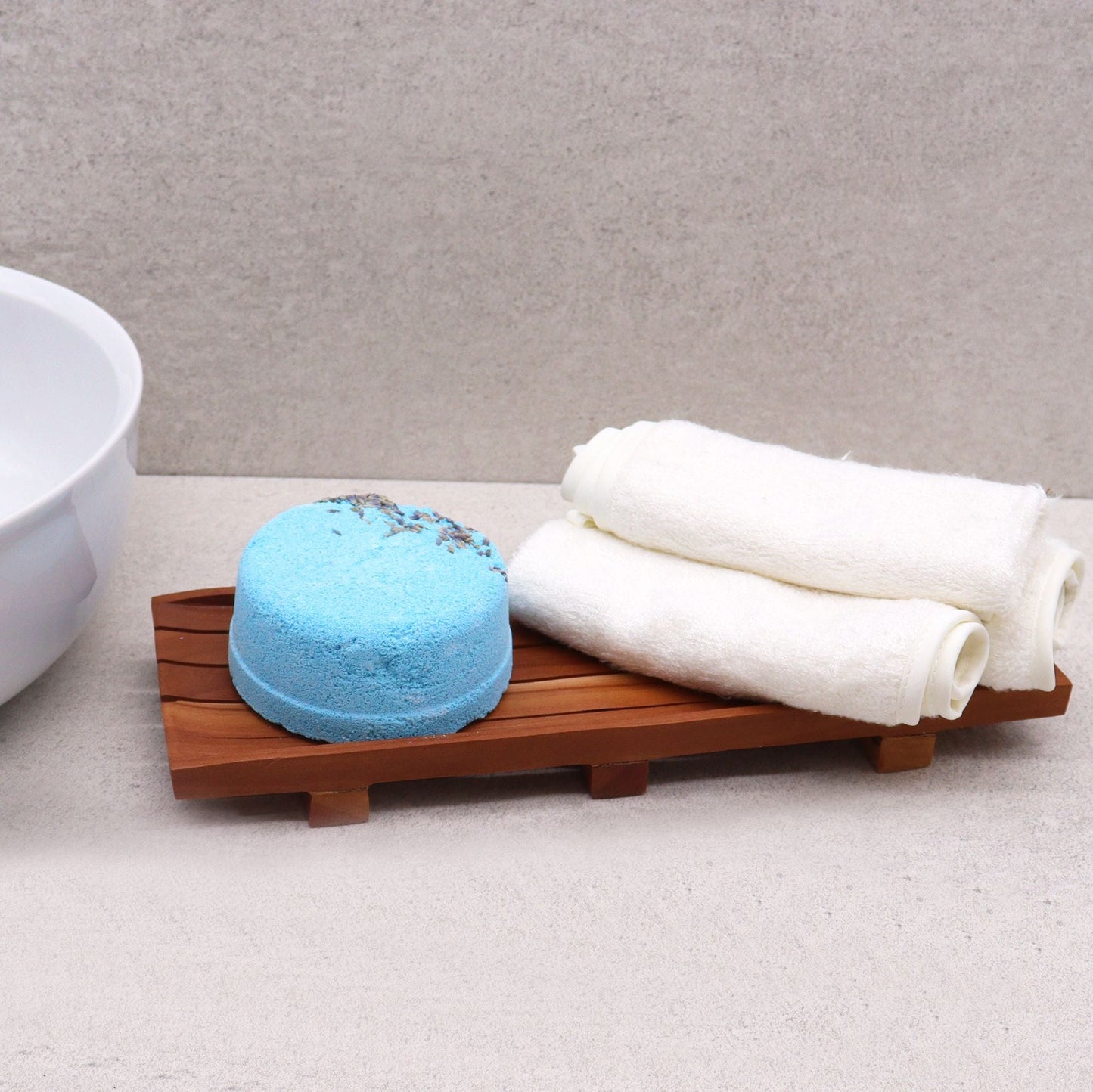 Mahogany Soap Dish – Large 30x14 CM with slatted wooden tray holding blue soap and rolled white towels on bathroom counter