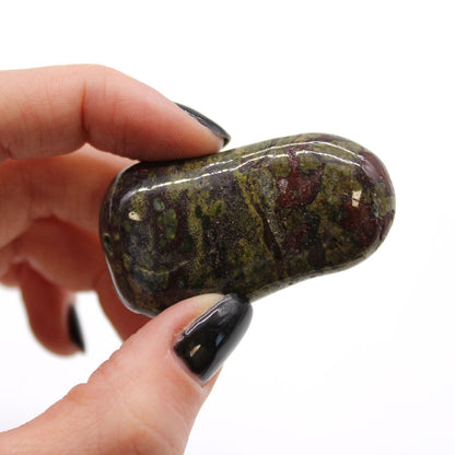 Majestic Gemstone Tumble Stones – 6-Piece Collection, piedra dragón grande pulida en mano, tonos verdes y rojos