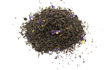 Mallow-Infused Earl Grey Tea – 50G Loose Leaf, mezcla de té negro suelto con flores de malva sobre fondo blanco