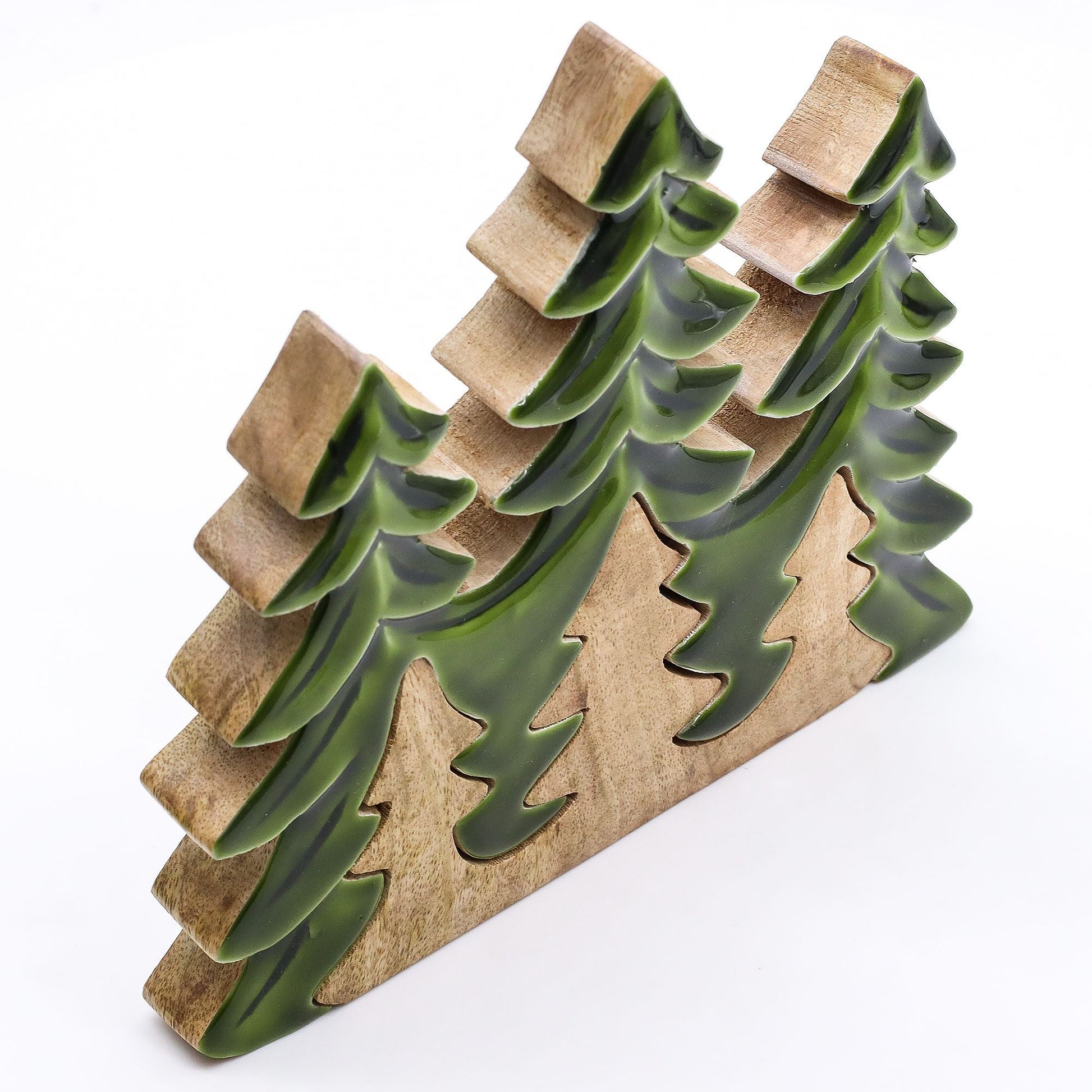 Alt Tag: 3D-dekoration i mangoträ – 20x23 CM, lager-på-lager-träddesign i mangoträ med blank grön emaljfinish