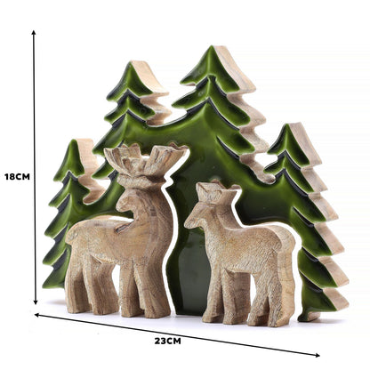 Alt Tag: 3D-hjortdekoration i mangoträ – 18x23CM, 3D-hjortfigurer i trä med gröna emaljerade skogsträd, 18cm x 23cm