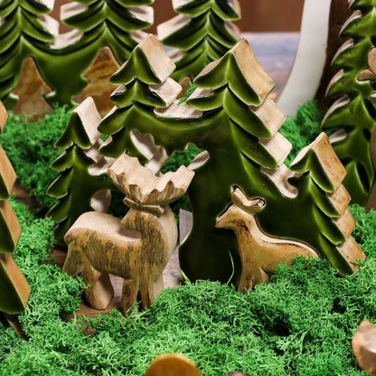 Mango Wood 3D Deer Decoration – 18x23CM, 3D-hjortdekoration i mangoträ med grön glasyr och pinjeträd