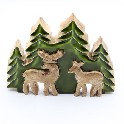 Alt Tag: 3D-hjortdekoration i mangoträ – 18x23CM, 3D-hjort och råkid i mangoträ med gröna emaljskogens träd-dekorer