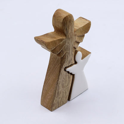 Alt Tag: Ángel de madera de mango – acabado en esmalte blanco, figura decorativa de ángel tallada en madera de mango con detalle en esmalte blanco